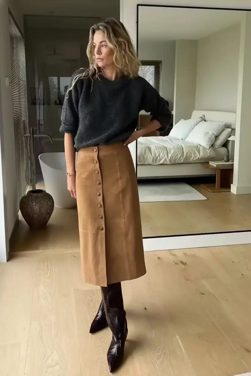 Falda midi camel de ante con botones frontales