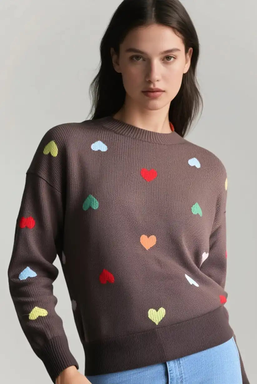 Jersey mujer marrón chocolate con corazones bordados romántico y cálido