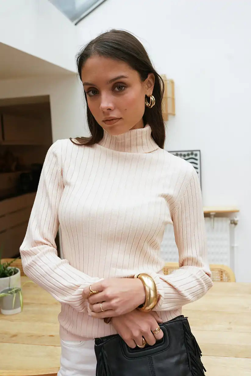 Jersey Beige Mujer Cuello Alto Canalé Ajustado Suave y Elegante