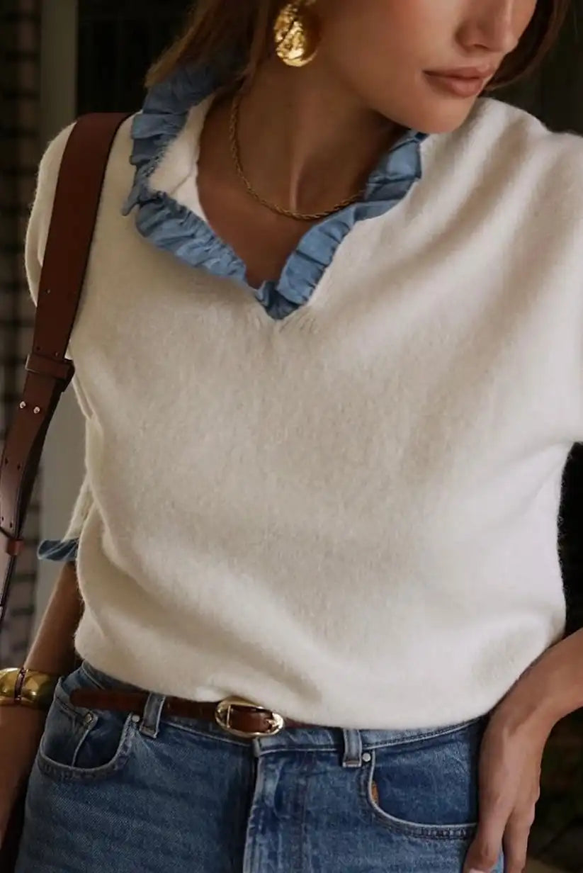 Jersey blanco mujer con volantes azul romántico cálido y elegante