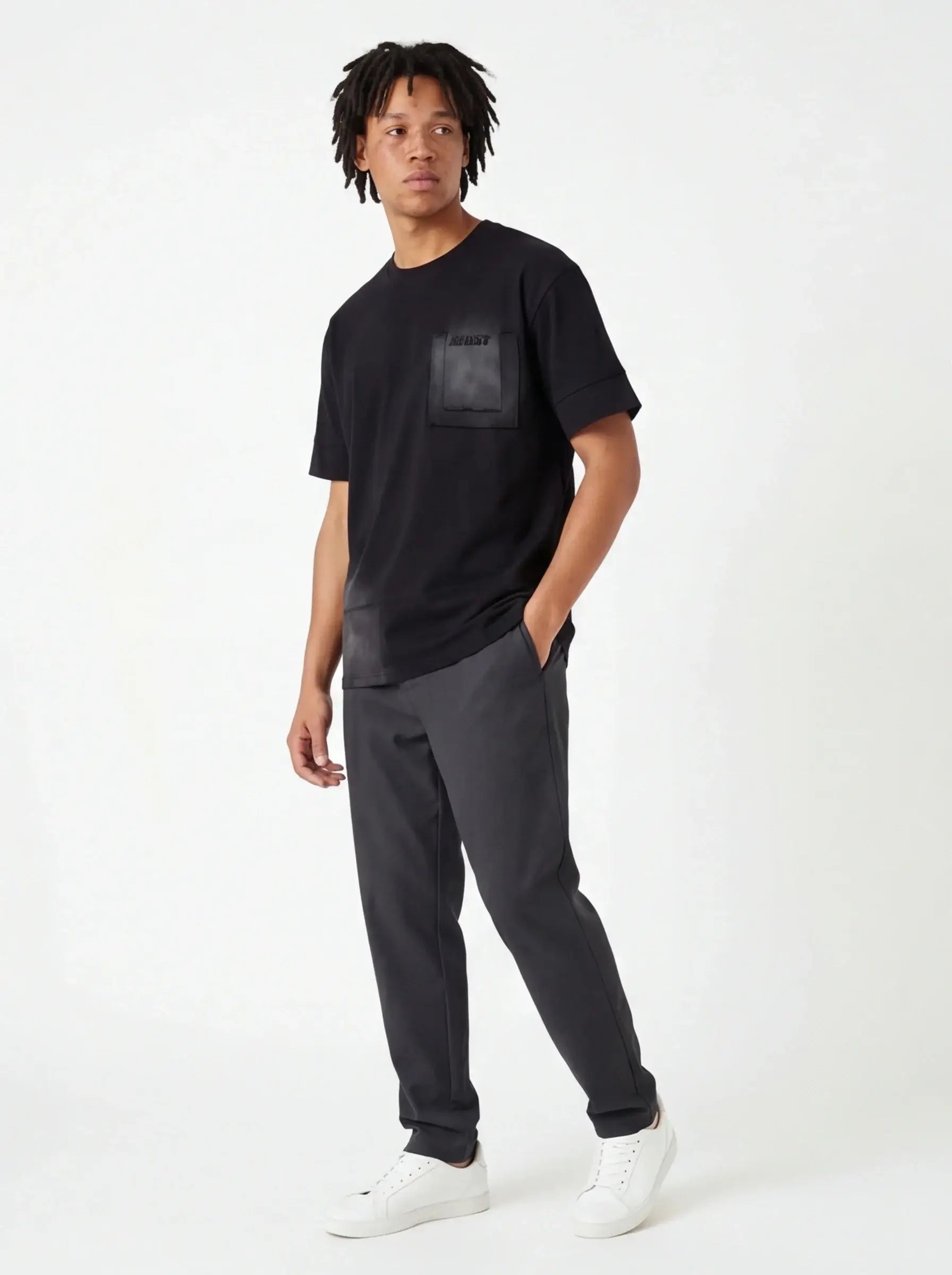 Camiseta Iconic de Tejido Transpirable | Presencia y Estilo | Lambda