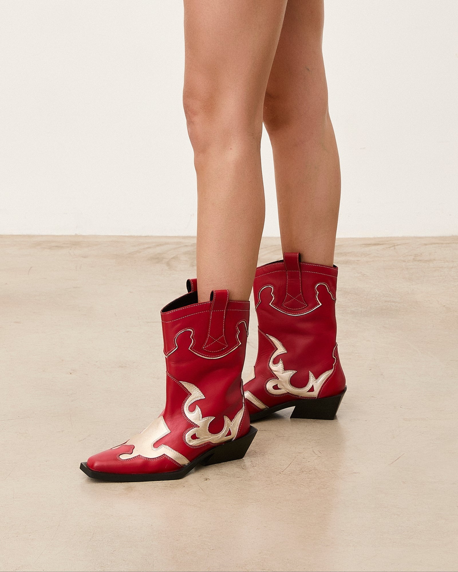 LORY WESTERN ROJO