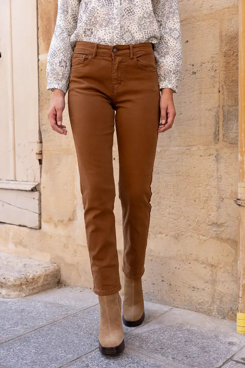 Pantalón Mujer Jean color camel  Corte Recto Cómodo y Elegante