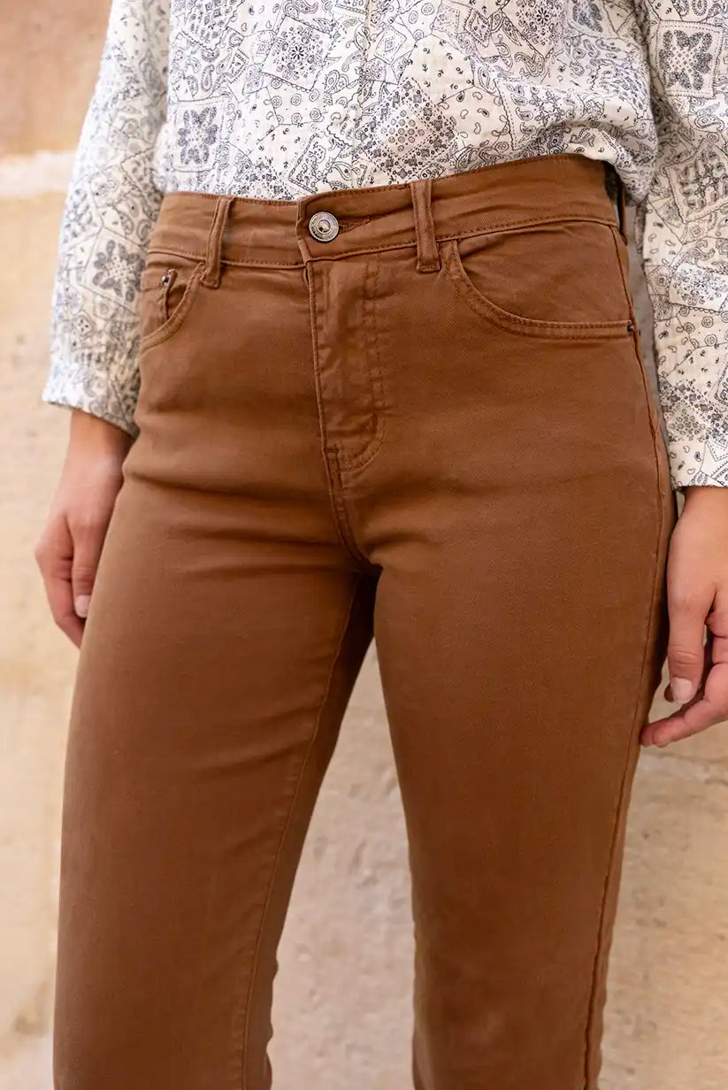 Pantalón Mujer Jean color camel  Corte Recto Cómodo y Elegante