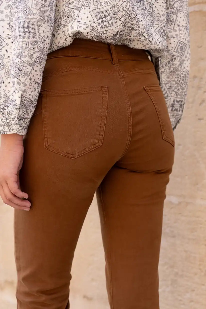 Pantalón Mujer Jean color camel  Corte Recto Cómodo y Elegante