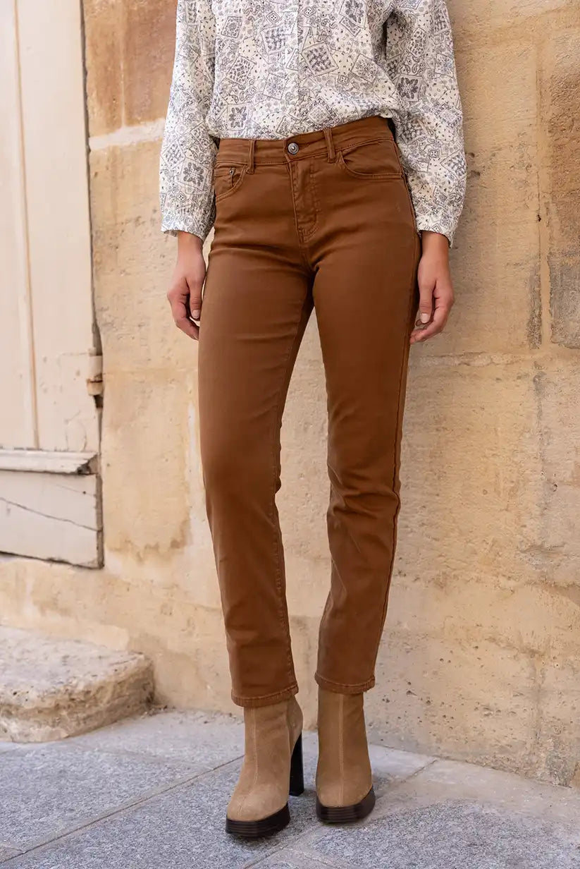 Pantalón Mujer Jean color camel  Corte Recto Cómodo y Elegante