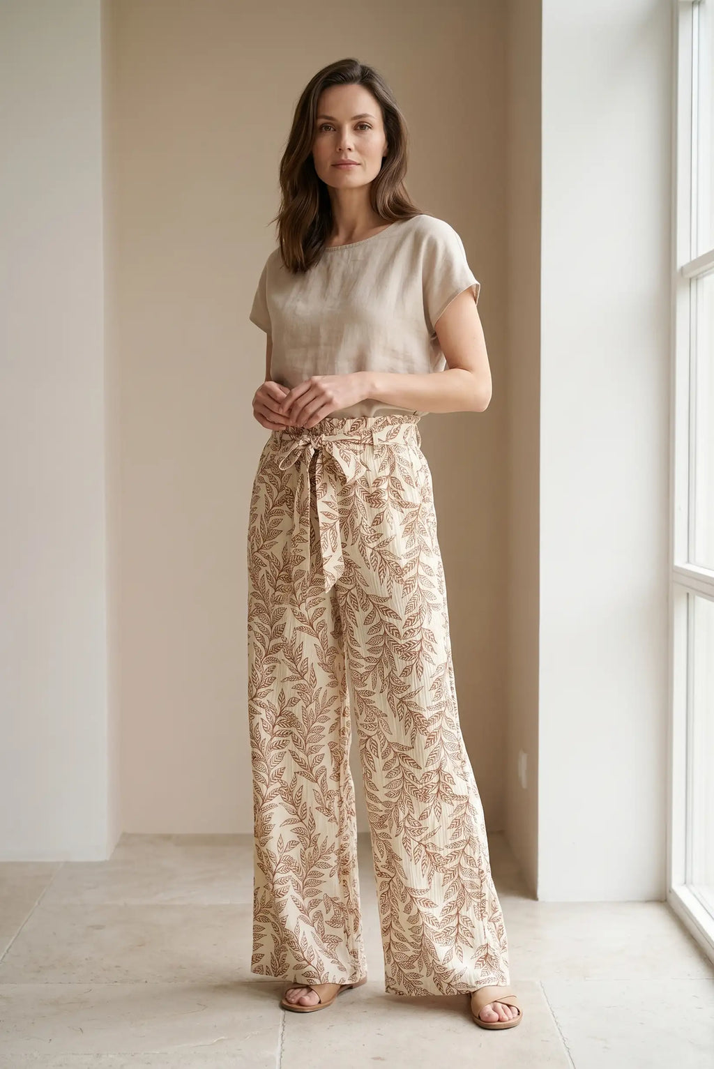 Pantalón Fluido Mujer Estampado Hojas Beige