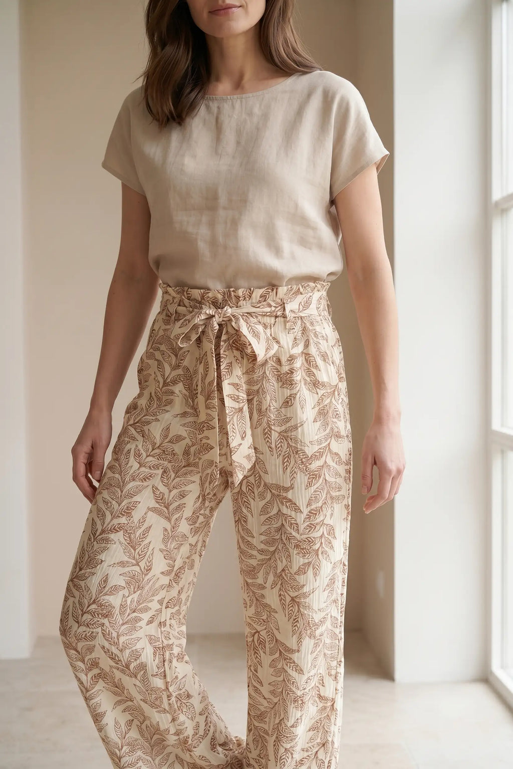Pantalón Fluido Mujer Estampado Hojas Beige