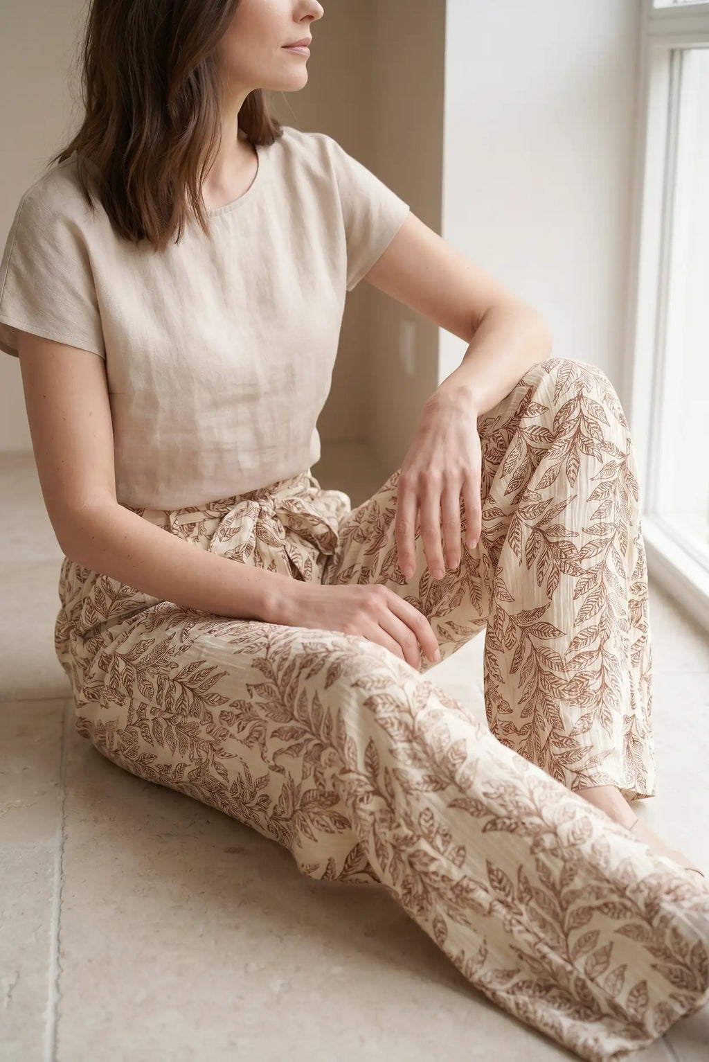 Pantalón Fluido Mujer Estampado Hojas Beige