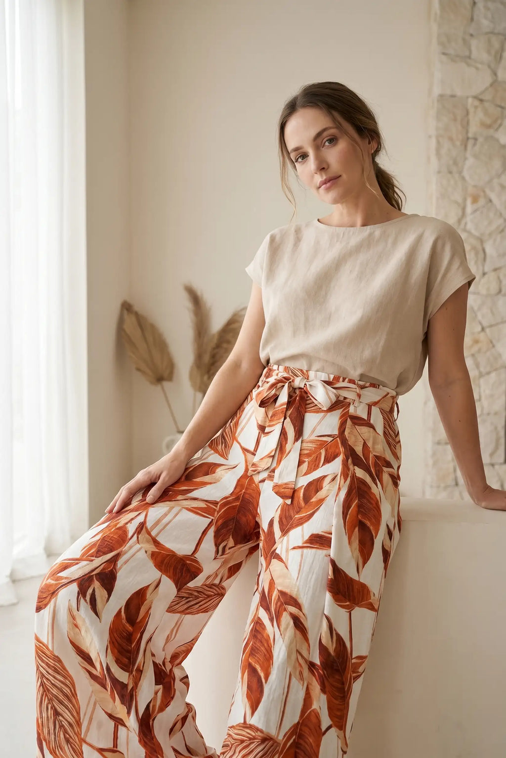 Pantalón Fluido Mujer Estampado Hojas Teja Beige