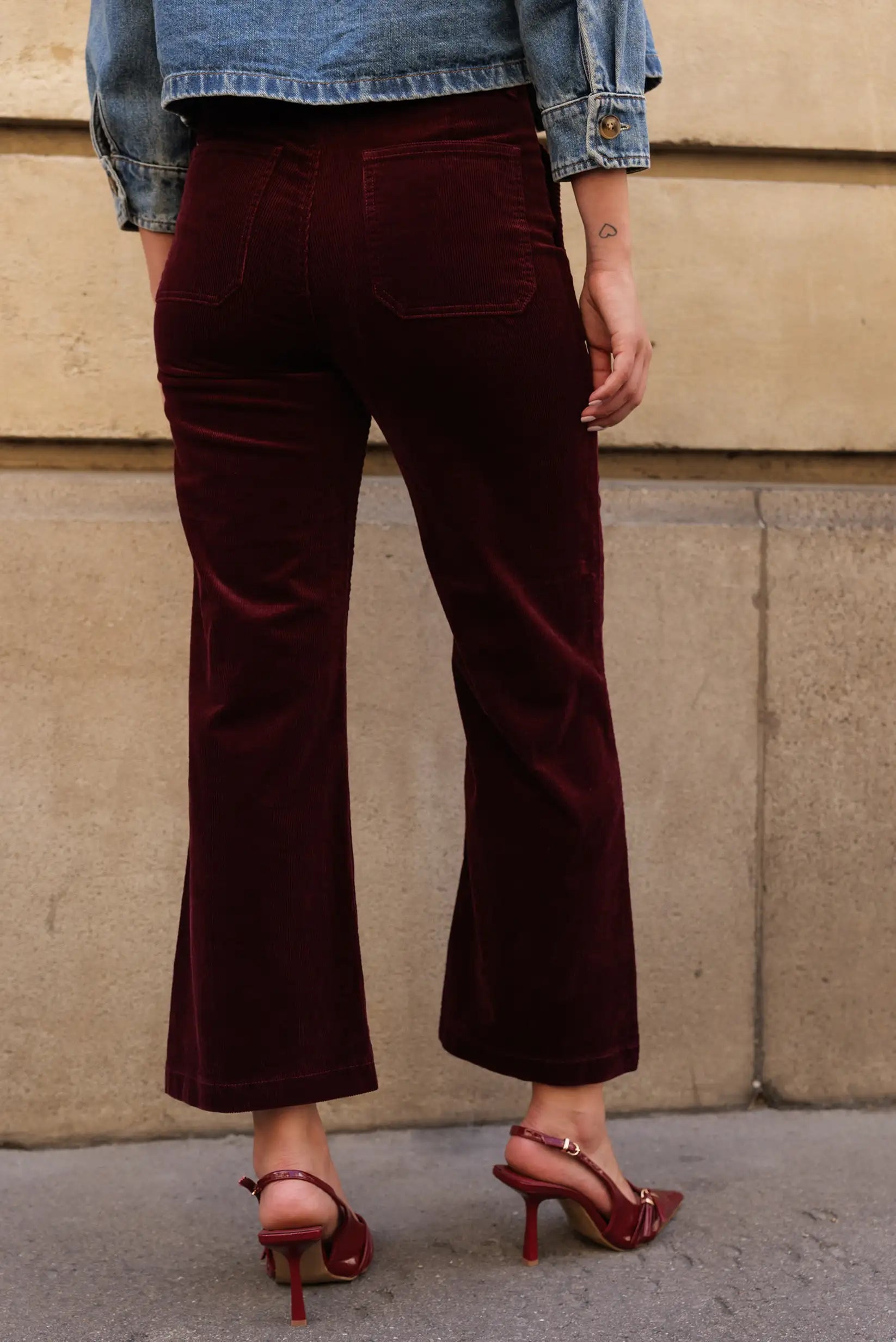 Pantalon largo mujer campana micropana burdeos
