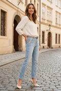 Pantalón vaquero mujer azul claro con bordados florales delanteros