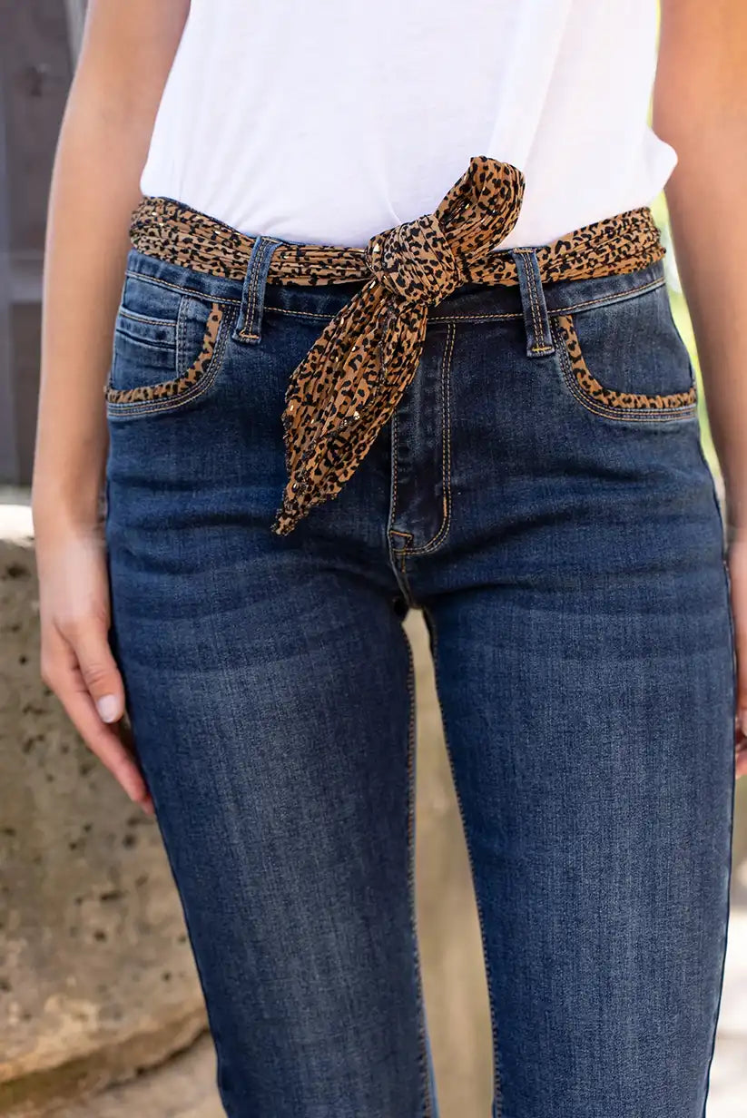 Pantalón vaquero recto mujer azul con animal print moderno