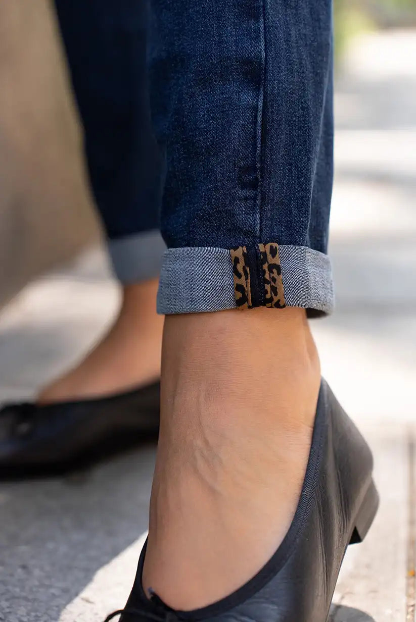 Pantalón vaquero recto mujer azul con animal print moderno