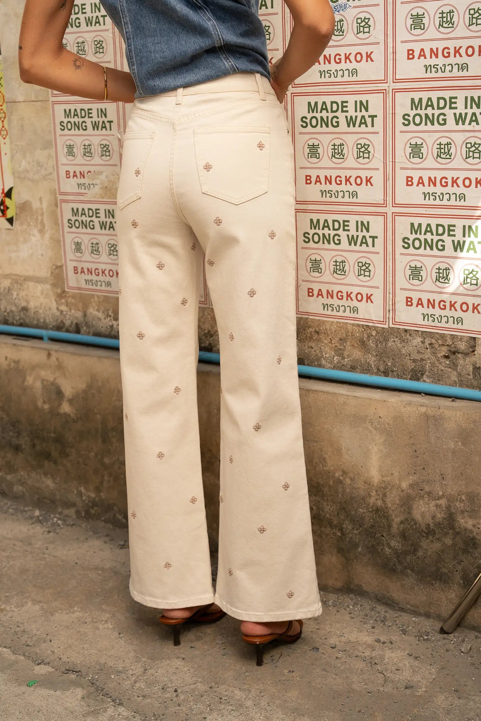 Pantalón largo recto mujer bordado mini print blanco roto