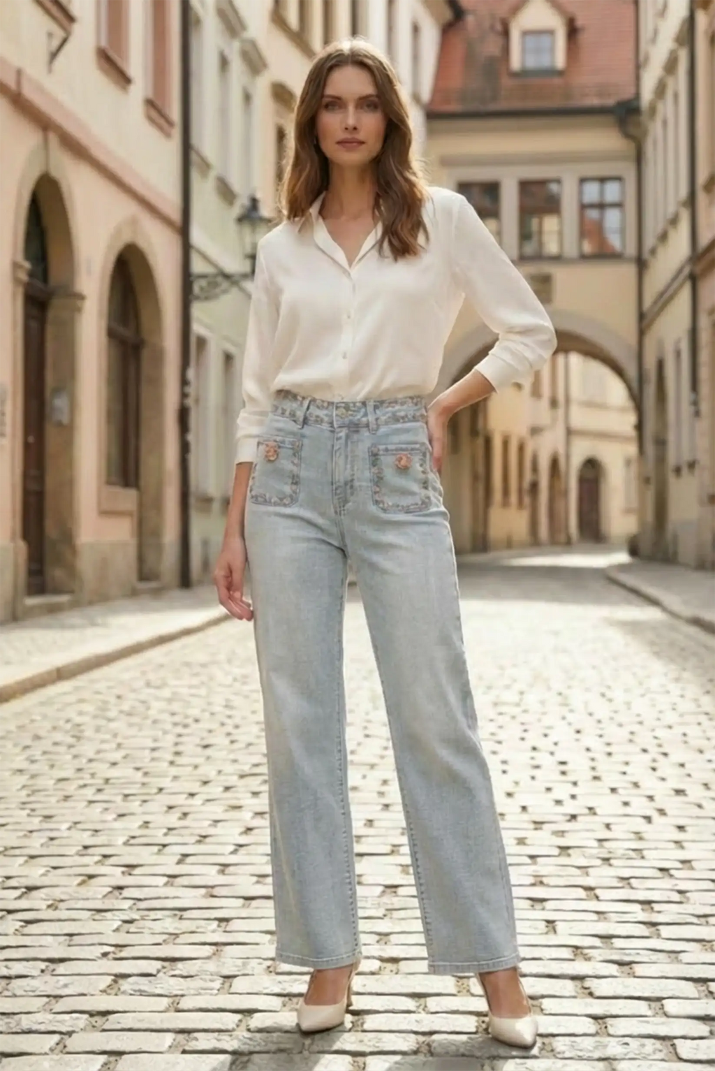 Pantalón vaquero recto azul claro con bordado floral mujer
