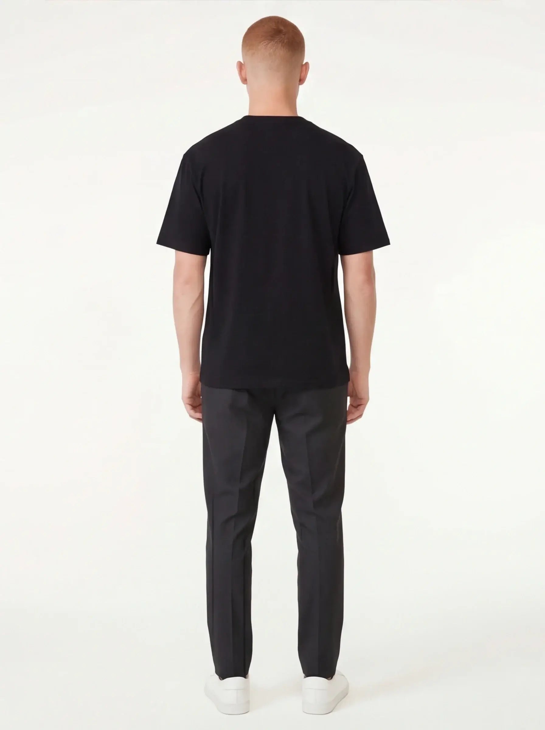Camiseta Refinada – Sarga de Lujo con Estética Moderna