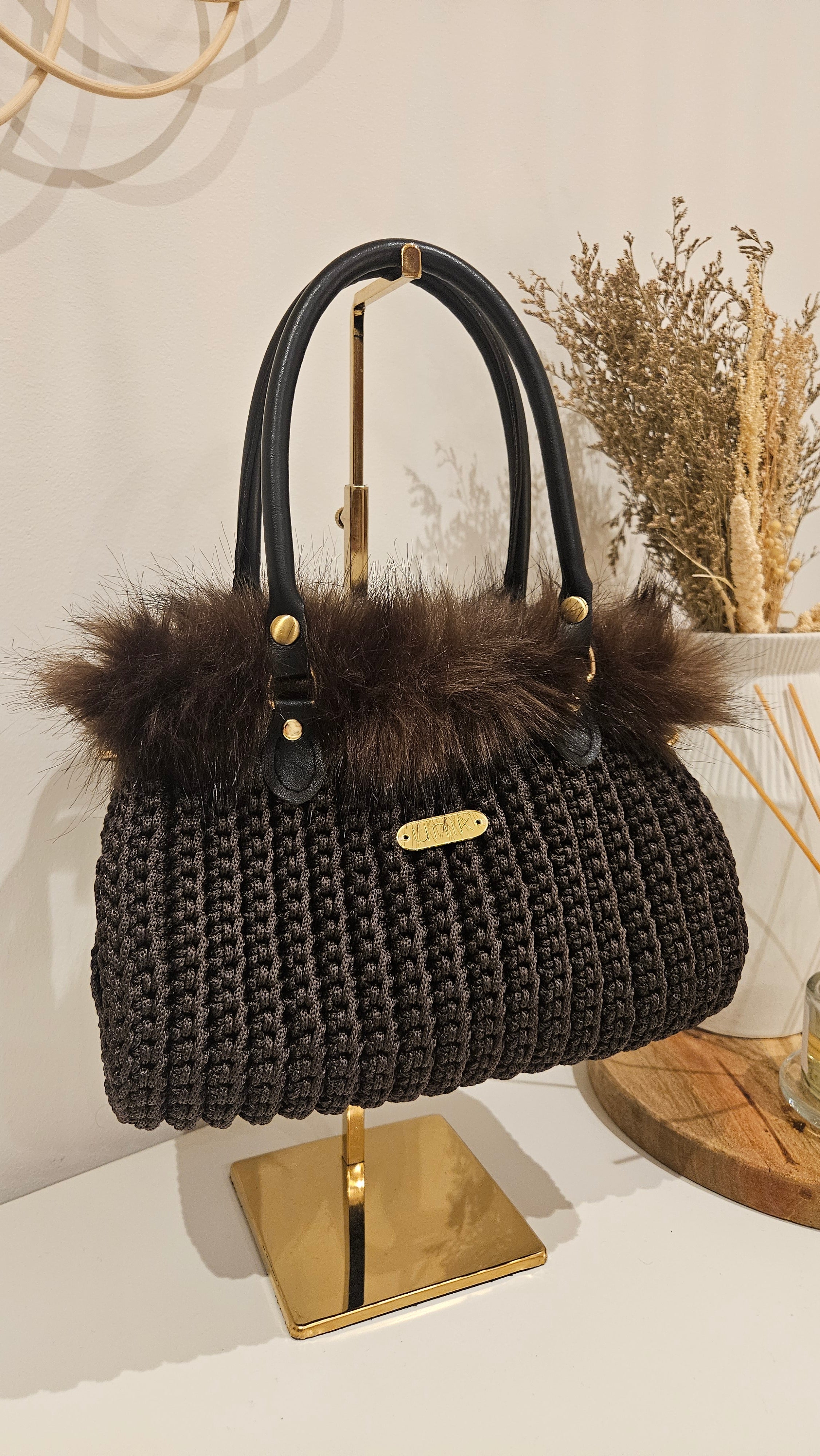 Bolso Nòrdic – Crochet Artesanal con Ribete de Pelo