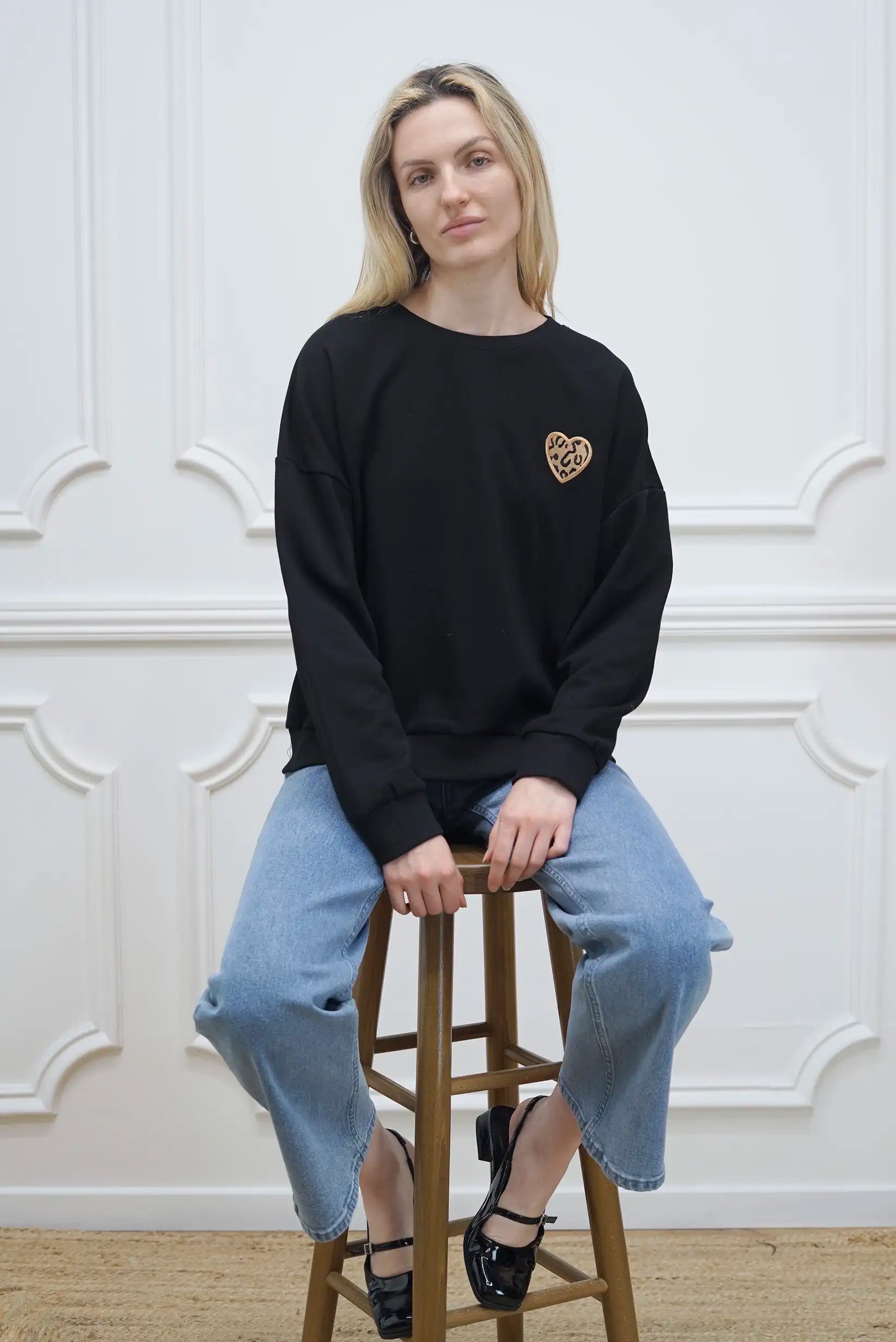 Sudadera mujer negra corazón animal print