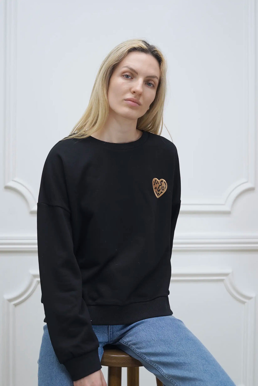 Sudadera mujer negra corazón animal print