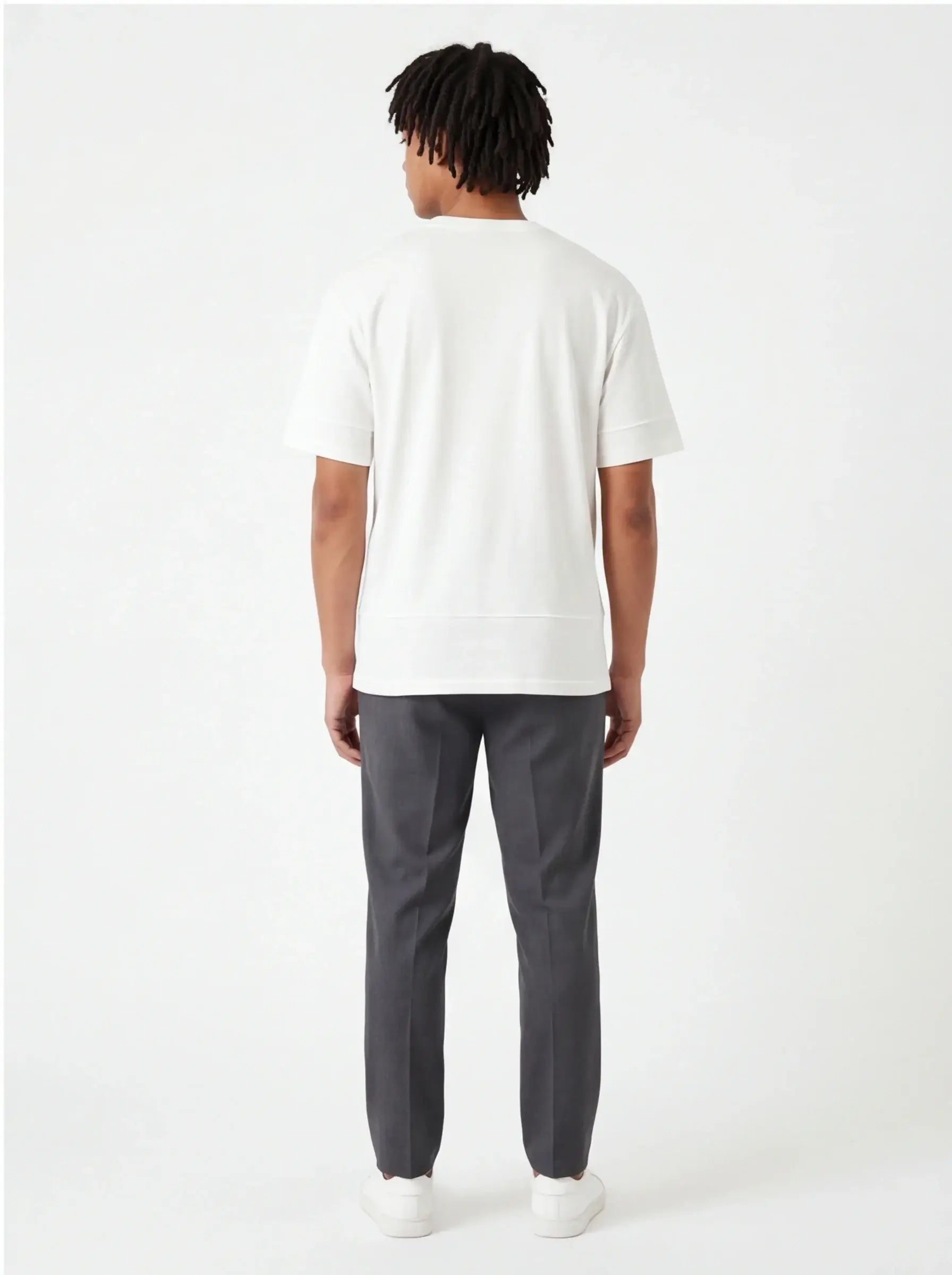 Camiseta Iconic de Tejido Transpirable | Presencia y Estilo | Lambda