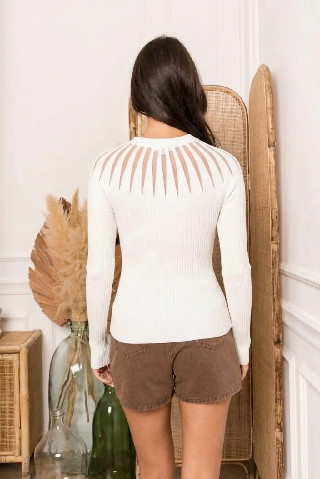 Jersey de punto canalé entallado blanco roto con escote calado