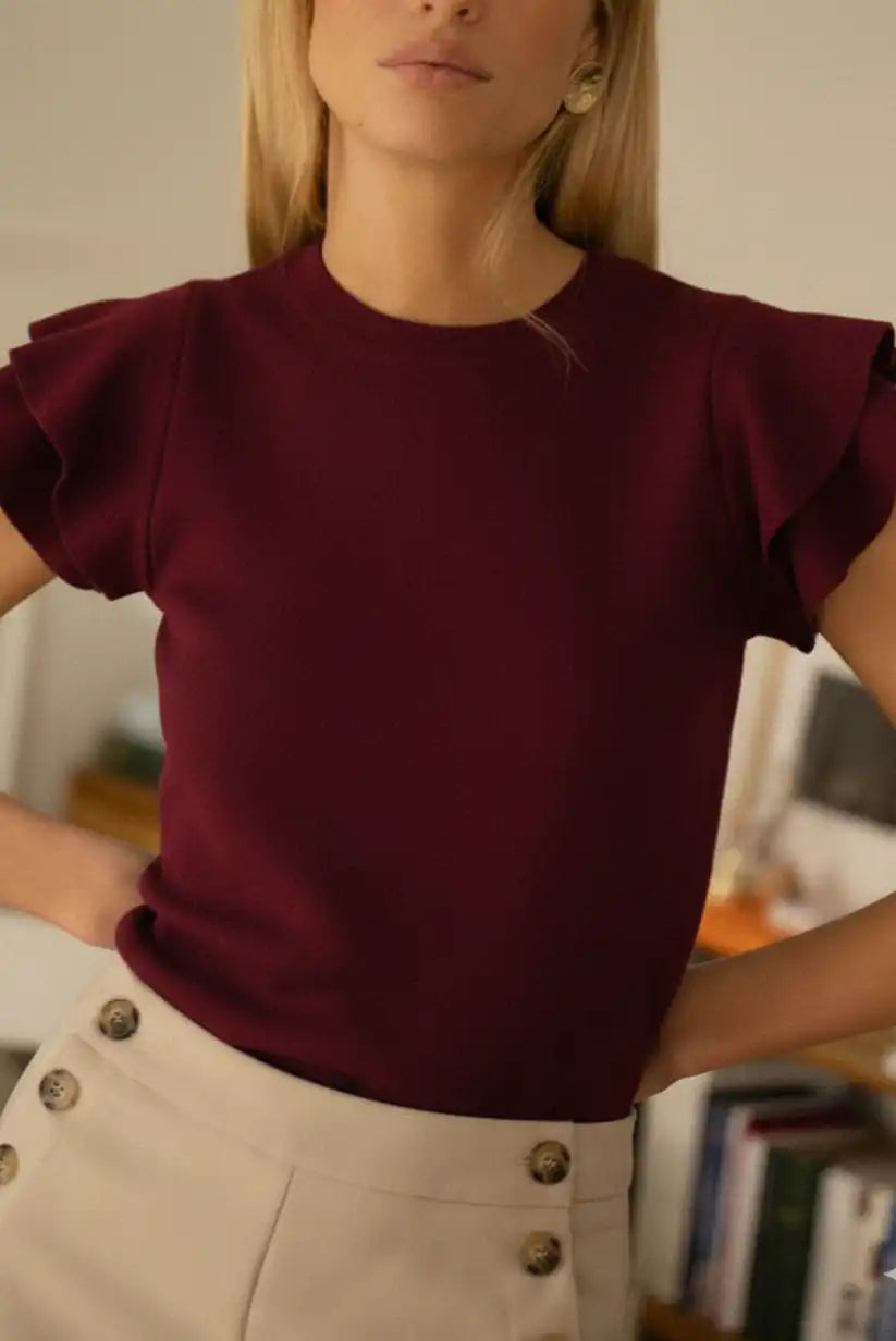 Top de mujer burdeos con mangas cortas y volantes