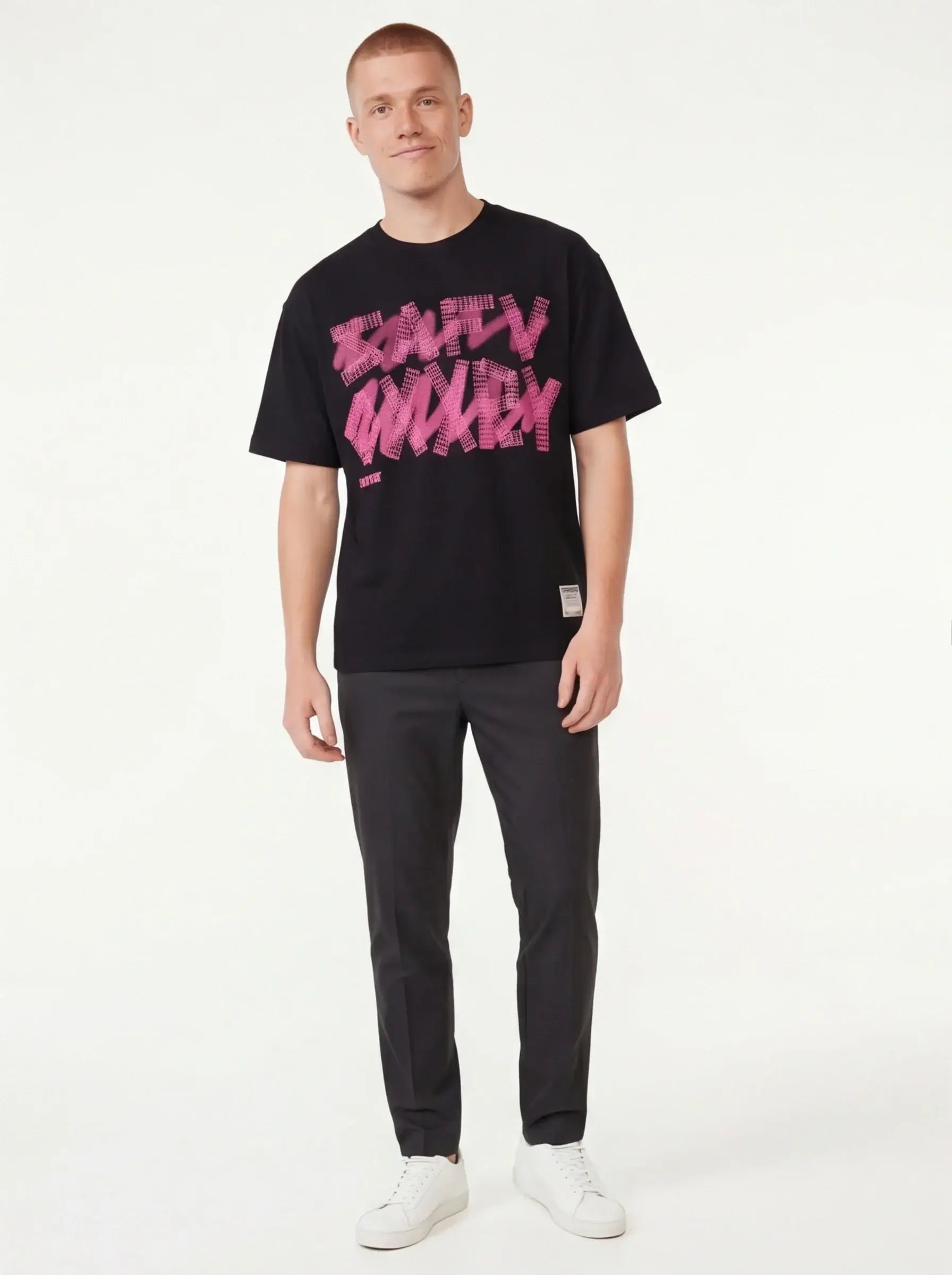 Camiseta Refinada – Sarga de Lujo con Estética Moderna