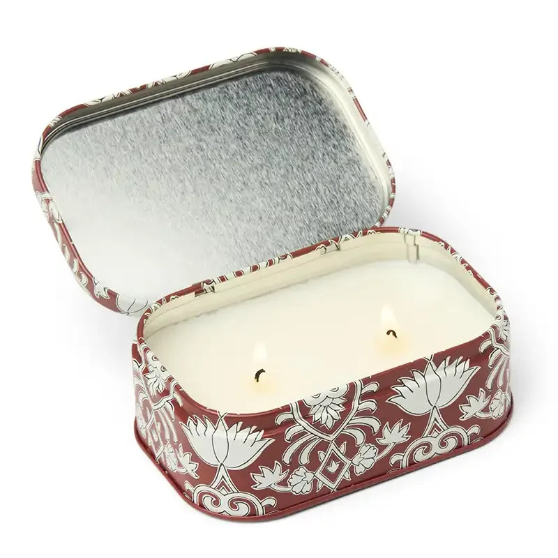 Vela Paddywax CHERIE French Linen & Orris 127g | Aroma Carmesí y Crema en lata vintage