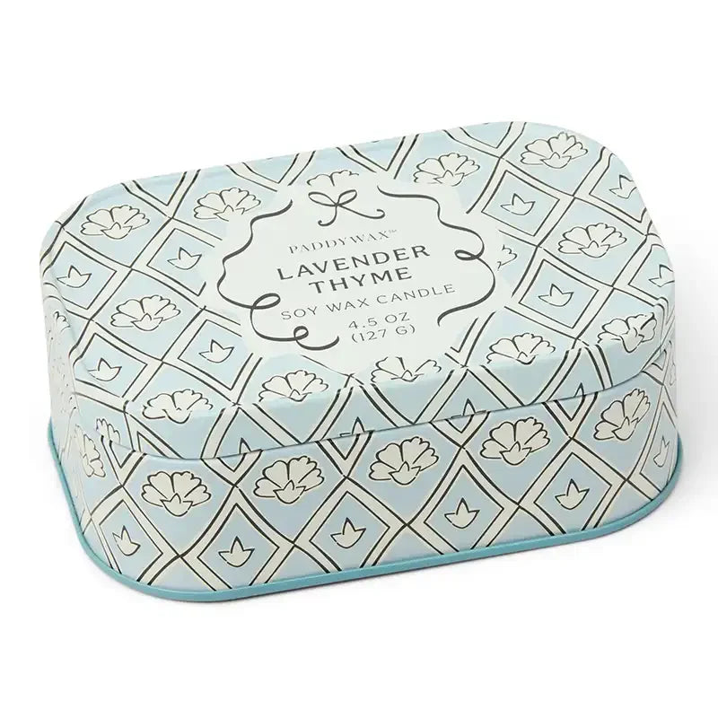 Vela en lata Paddywax CHERIE Lavender & Thyme 127g | Aroma relajante a Lavanda y Tomillo diseño azul y blanco