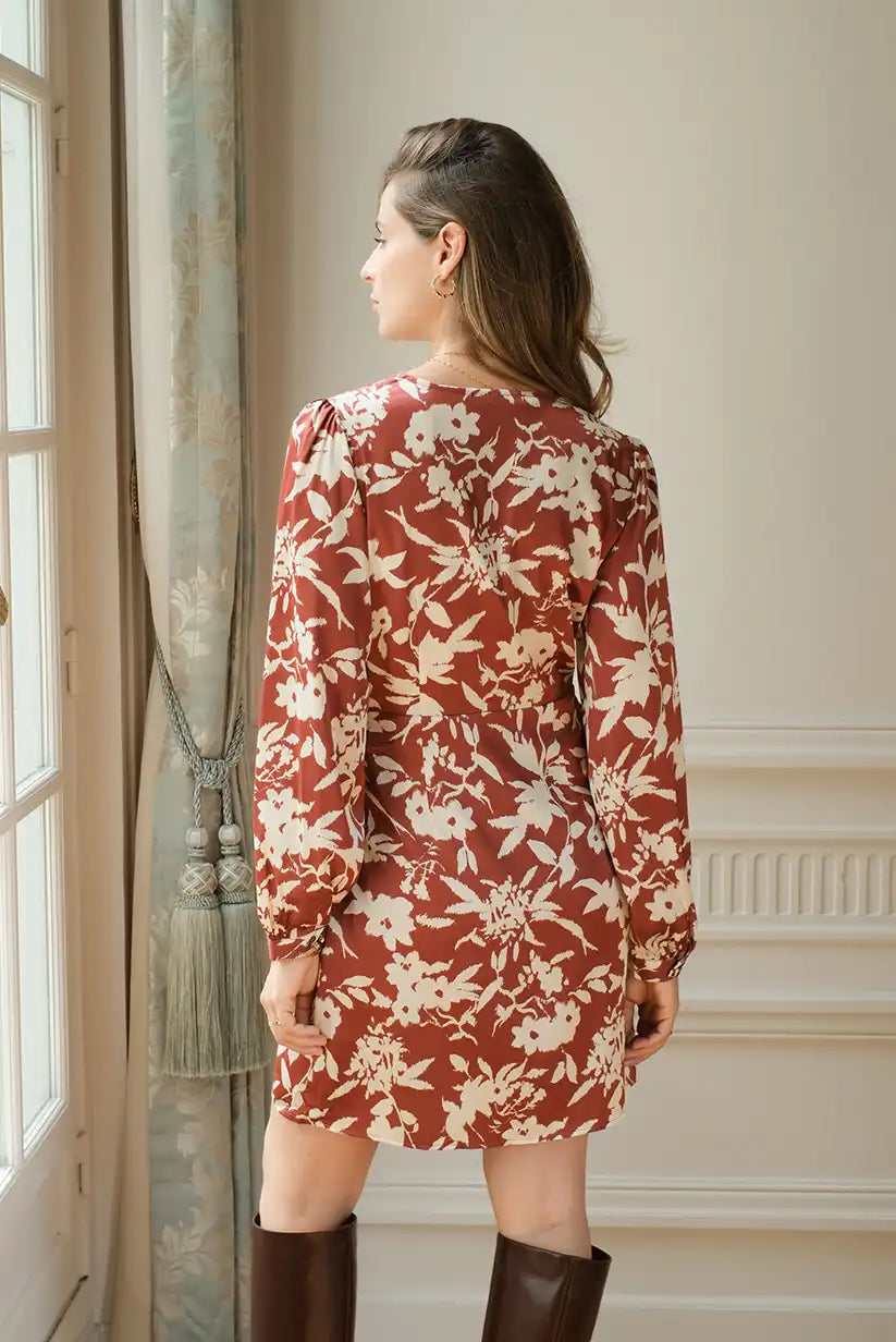 Vestido Cruzado Marrón Floral en Crema Satinado Elegante Mujer