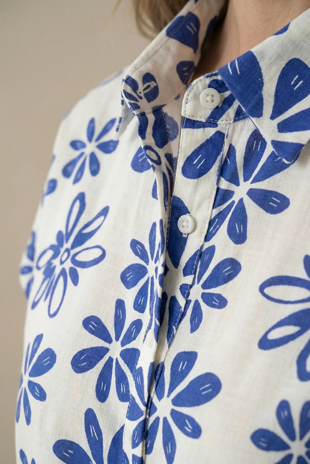 Vestido mujer manga corta azul y blanco floral