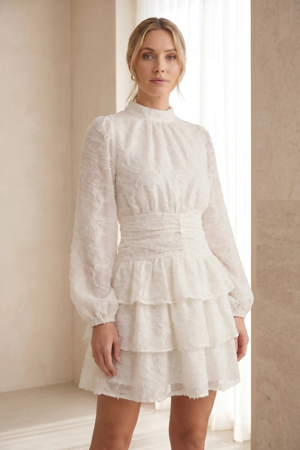 Vestido Poem Beige con detalles entallados