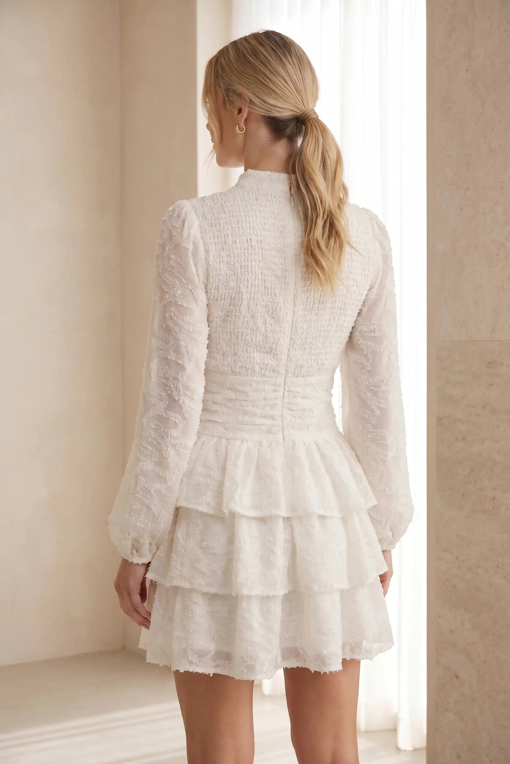 Vestido Poem Beige con detalles entallados