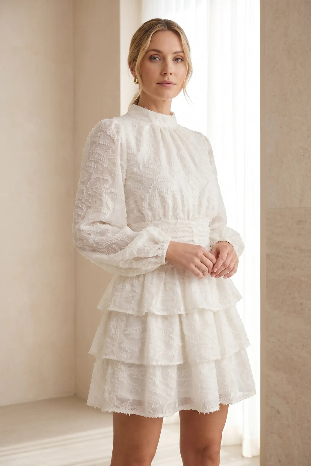 Vestido Poem Beige con detalles entallados
