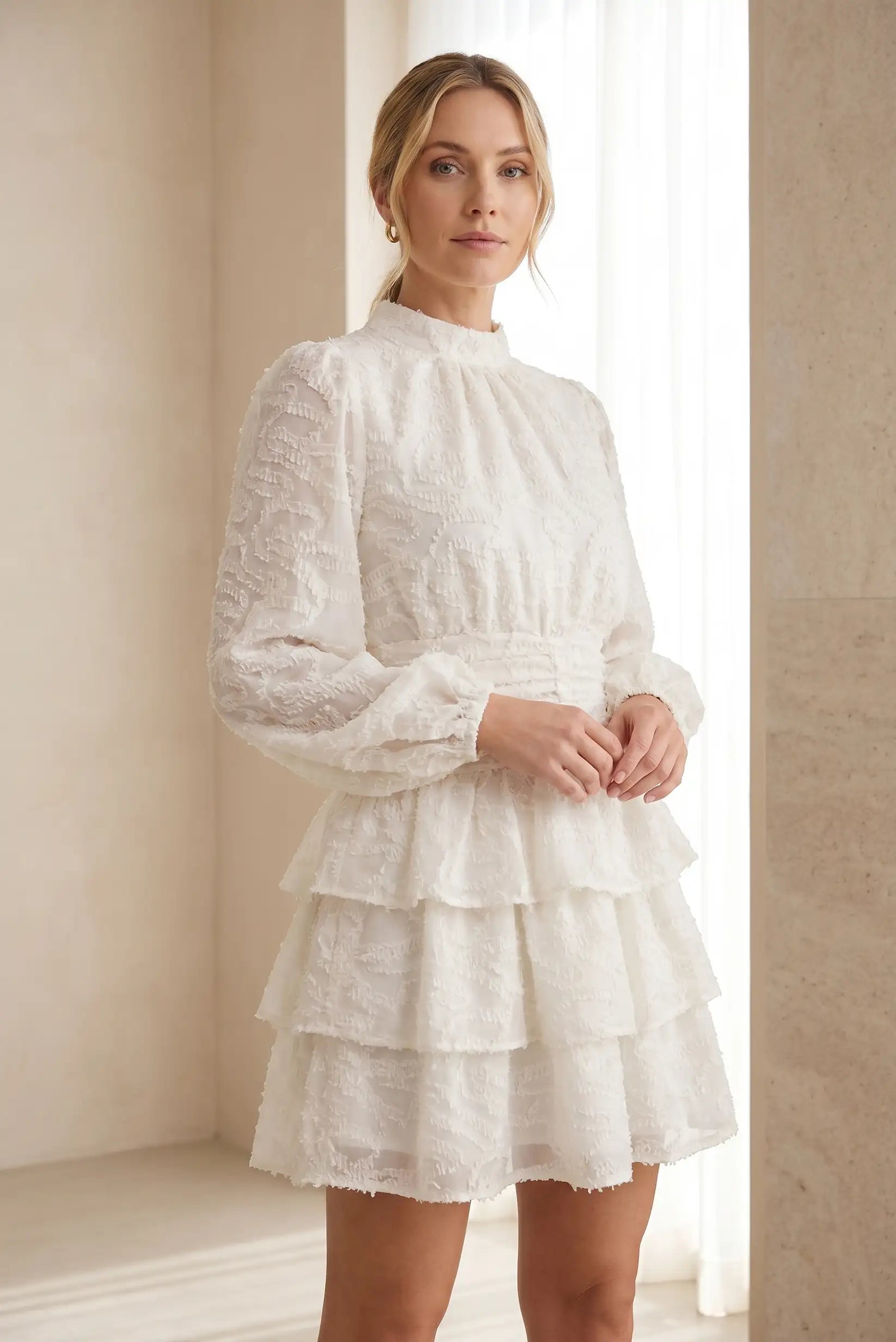 Vestido Poem Beige con detalles entallados