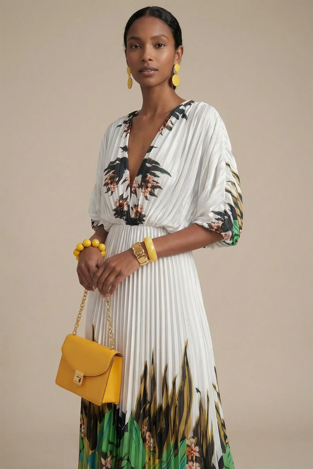 Vestido Midi Tropical Solara plisado blanco estampado verde y amarillo con escote en pico