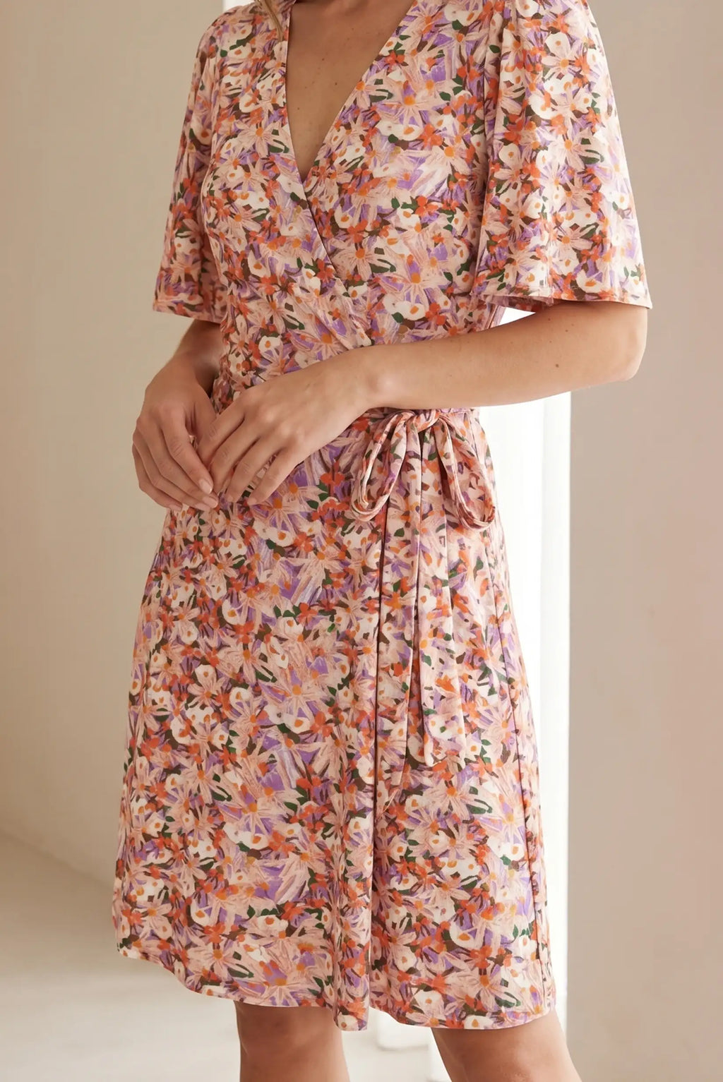 Vestido corto mujer floral naranja malva beige con lazo ajustable