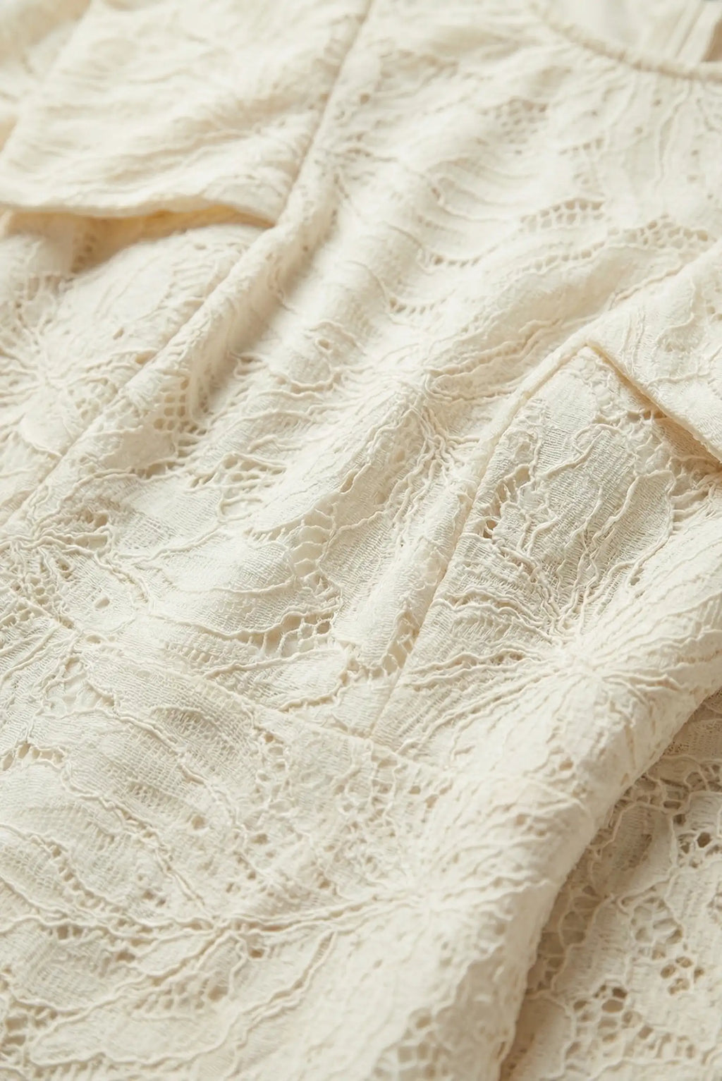 Vestido largo mujer entallado de encaje blanco roto con volantes