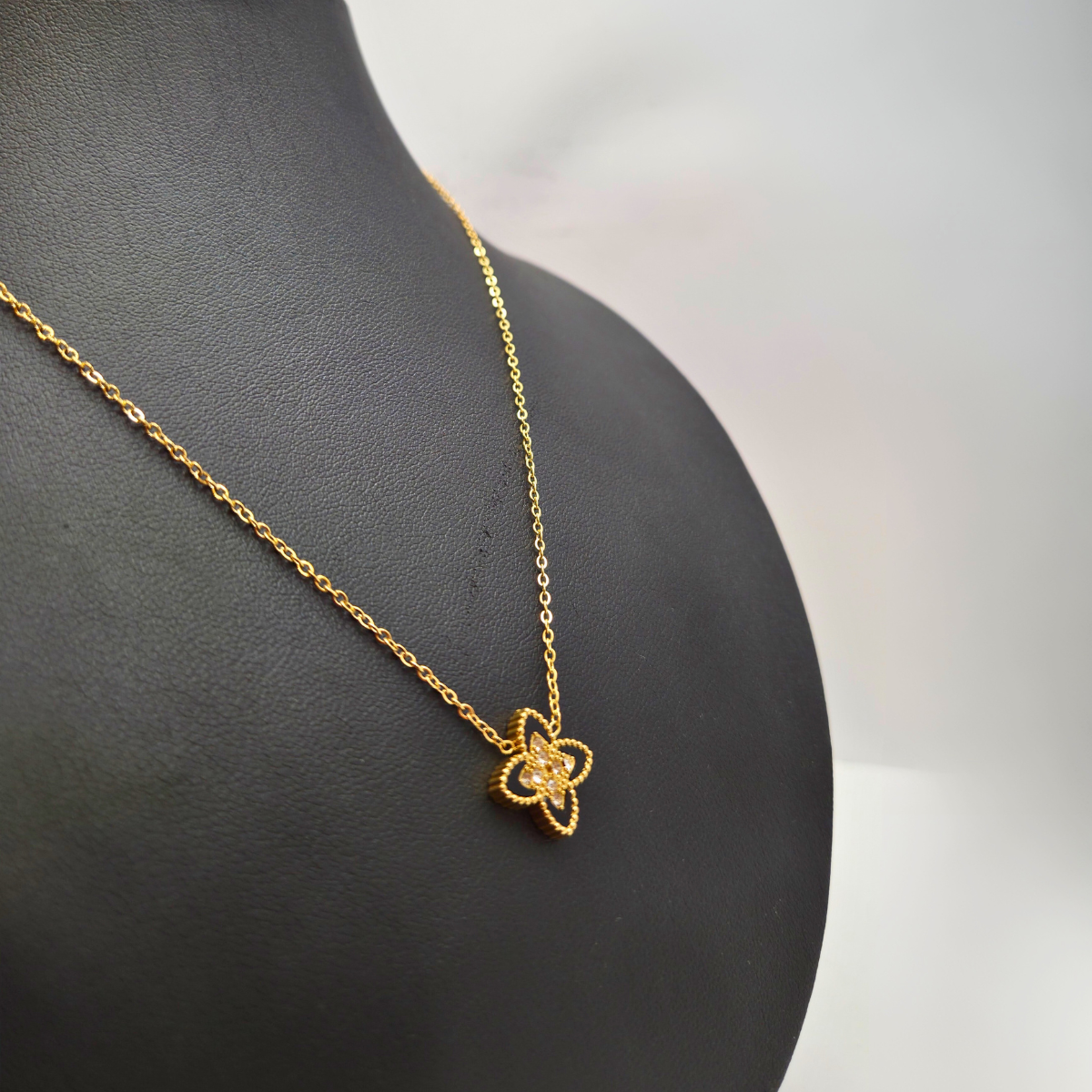 Collar Fleur de Soleil Dorée