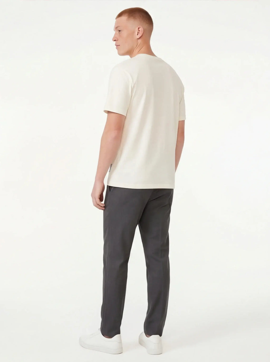 Camiseta Refinada – Sarga de Lujo con Estética Moderna