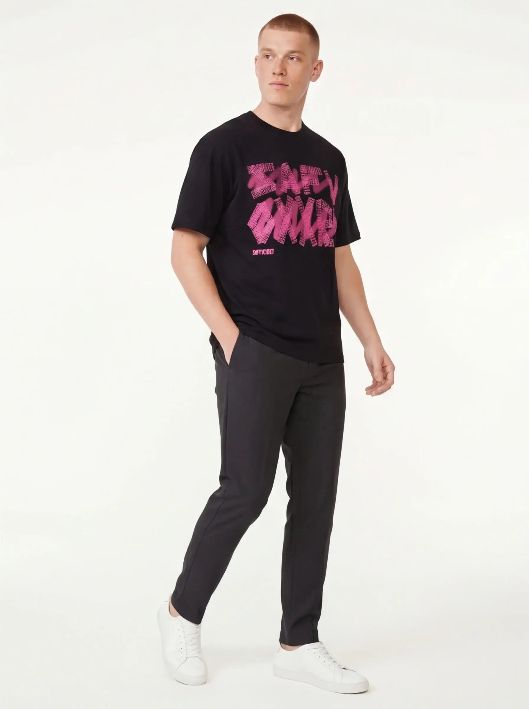 Camiseta Refinada – Sarga de Lujo con Estética Moderna